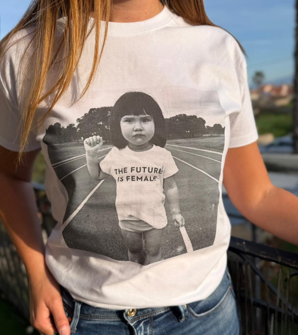 T-shirt THE FUTURE IS FEMALE